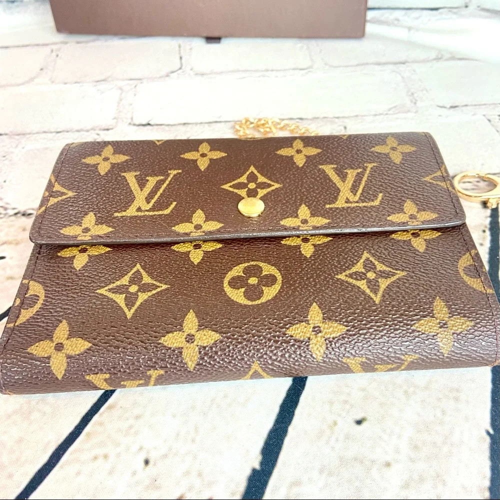 Louis Vuitton Etui Papiers Wallet Crossbody with charm - Picture 9 of 16